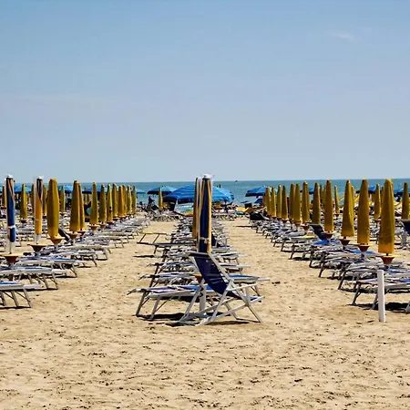 [piazza Mazzini] A 2 Passi Dal Mare. * Lido di Jesolo