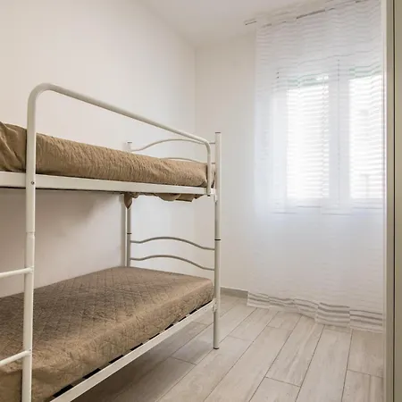 Piazza Mazzini A 2 Passi Dal Mare. Апартаменты