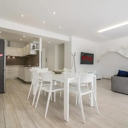 Апартаменты Piazza Mazzini A 2 Passi Dal Mare. Лидо-ди-Езоло