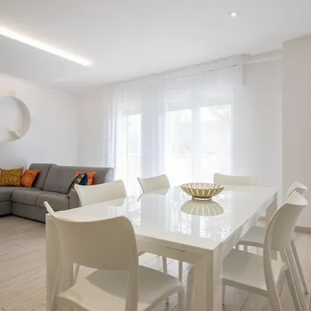 Piazza Mazzini A 2 Passi Dal Mare.