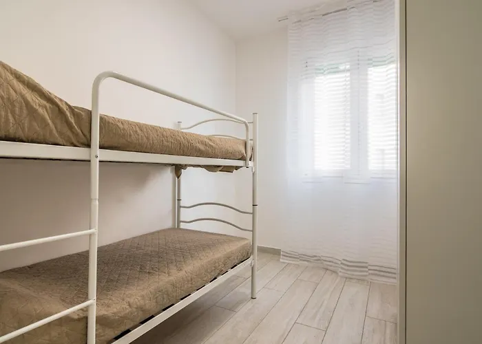 Piazza Mazzini A 2 Passi Dal Mare. Apartman